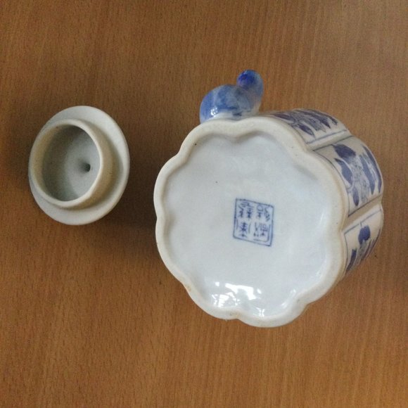 Chinese blue and white porcelain teapot small hand painted marked unique shape - Picture 6 of 7